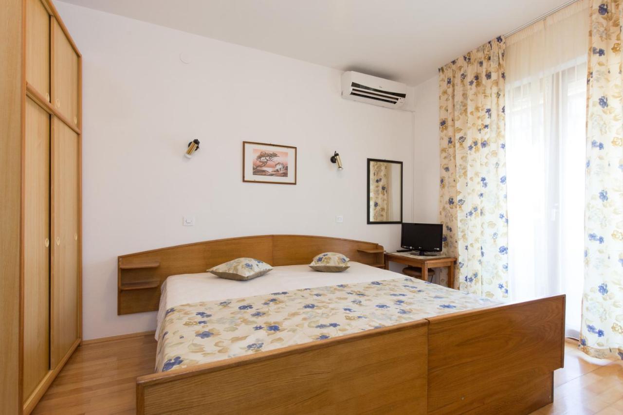Apartment & Room Dinka, Krk คิร์ก ภายนอก รูปภาพ