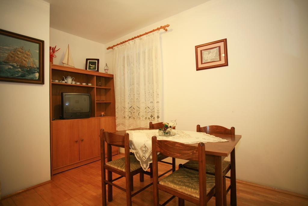 Apartment & Room Dinka, Krk คิร์ก ภายนอก รูปภาพ